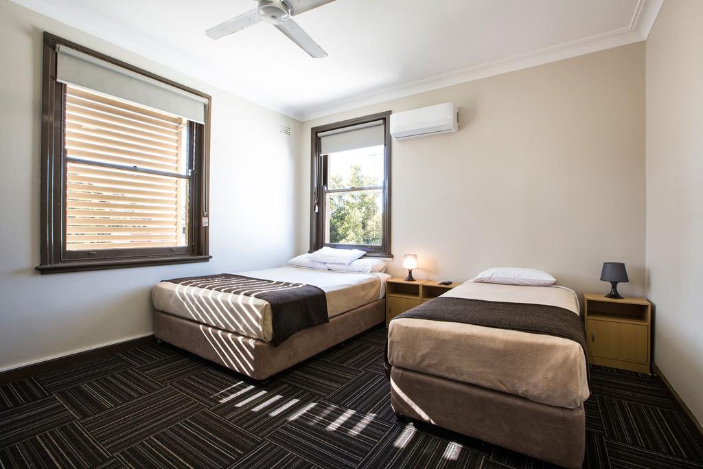 Toongabbie Hotel Blacktown Room photo